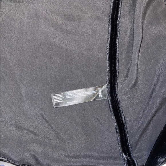 Eileen Fisher NWT $398 Deep Black Silk Velvet Blazer Topper Relaxed Fit XS - Picture 8 of 8